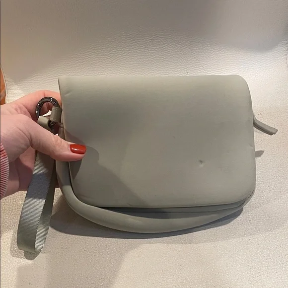 New Seafoam Green Crossbody Bag with Adjustable Strap Wristlet - Picture 2 of 12